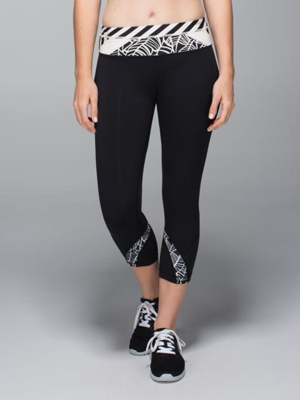 Lululemon Run: Inspire Crop II Black / Pretty Palm